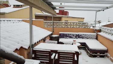 Así amanecieron este miércoles muchas azoteas en Sabadell, Barcelona.
