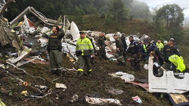 La luz del día dejó ver las dimensiones del accidente aéreo en Medellín.