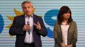 El presidente argentino Alberto Fernández (izq.) y la vicepresidenta Cristina Fernández de Kirchner dirigiéndose a los medios de comunicación tras los resultados de las elecciones primarias legislativas, en la sede del partido Frente de Todos en Buenos Aires. El presidente argentino Alberto Fernández (izq.) y la vicepresidenta Cristina Fernández de Kirchner dirigiéndose a los medios de comunicación tras los resultados de las elecciones primarias legislativas, en la sede del partido Frente de Todos en Buenos Aires.