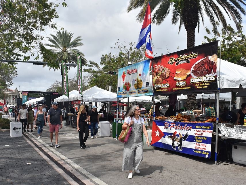 El tradicional evento de Carnaval on the Mile 2024 se lleva a cabo en Coral Gables el 2 y 3 de marzo para ofrecer diversas actividades culturales y recreativas a la comunidad de Miami.