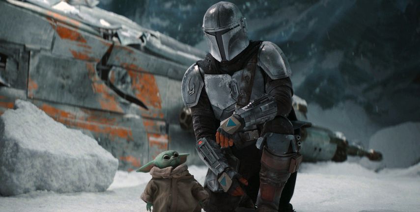 En esta imagen proporcionada por Disney+, Pedro Pascal en una escena de The Mandalorian. El filme The Mandalorian & Grogu comenzará a ser producido este año.