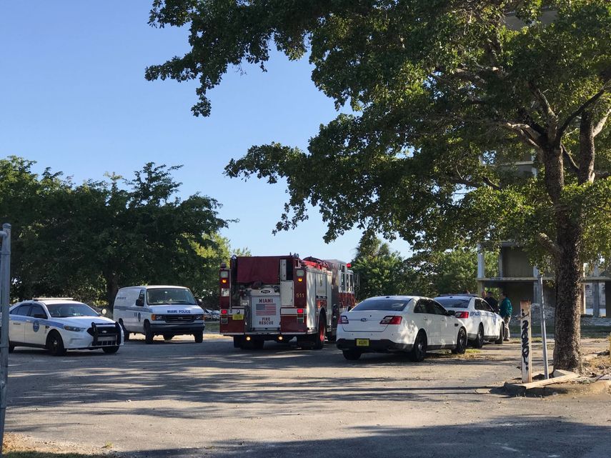 La Policía acudió al lugar y encontró el cuerpo del hombre.