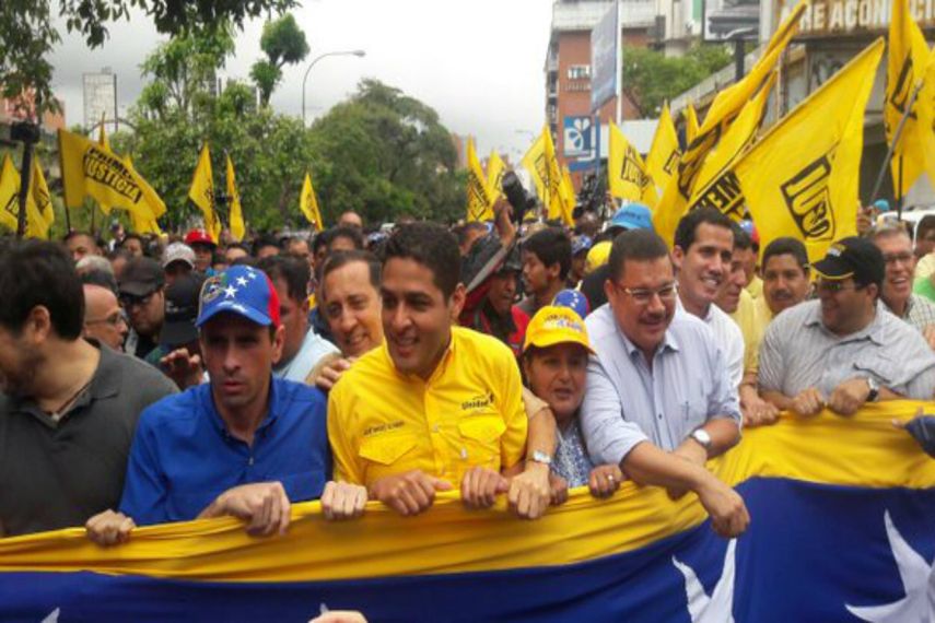 Para la oposición las rectoras del CNE están subestimando lo que está pasando en el país (TWITTER/@RevocaloYA)