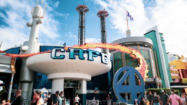 En los parques de Universal Orlando Resort, los cubrebocas ahora solo son necesarios cuando se espera en fila y adentro de las atracciones.&nbsp;