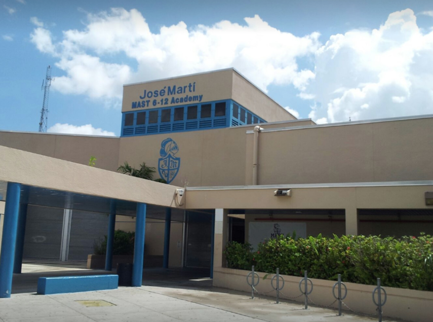 La Secundaria José Martí, escuela de Hialeah, aparece entre las distinguidas.