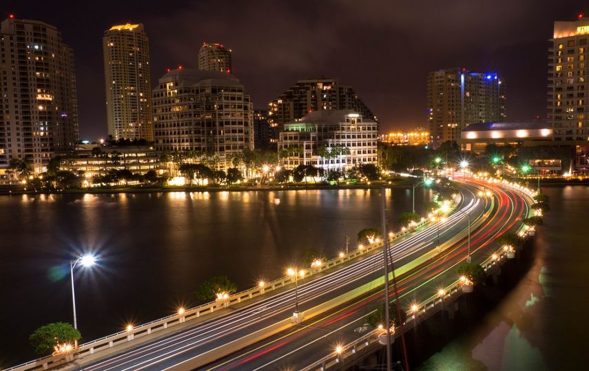 Vista nocturna de la ciudad de Miami