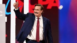 El presidente ejecutivo de la firma MyPilow, Mike Lindell, uno de los más firmes defensores del presidente Donald J. Trump. El presidente ejecutivo de la firma MyPilow, Mike Lindell, uno de los más firmes defensores del presidente Donald J. Trump.
