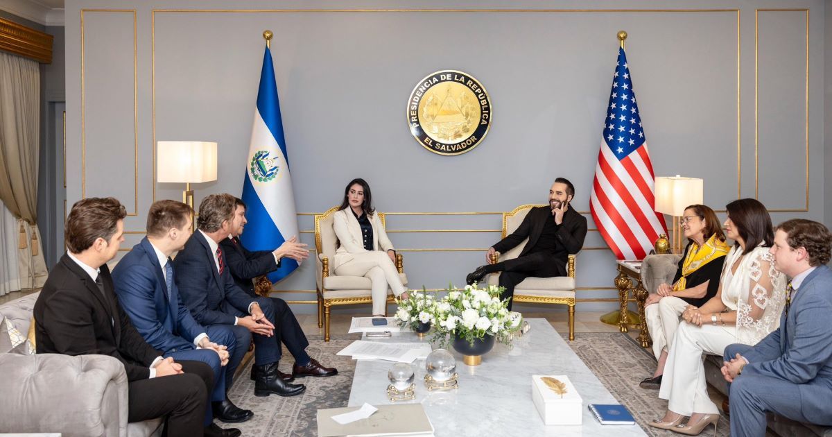 Legisladores de EEUU sostienen encuentro oficial con Nayib Bukele en El Salvador