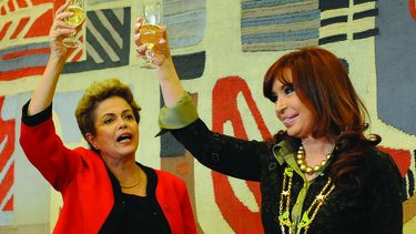 Dilma Rousseff condecoró a Cristina Kirchner el 17 de julio de 2015, en el Palacio Itamaraty de Brasilia.