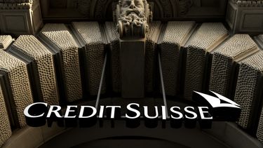 la fed ordena a credit suisse reforzar su politica contra el blanqueo