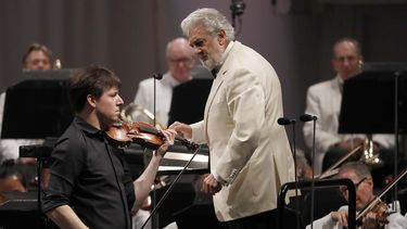 La presidenta del Festival de Salzburgo, Helga Rabl-Stadler, confirmó que el certamen mantendrá las funciones previstas para el 25 y el 31 de agosto de la ópera Luisa Miller de Verdi en las que actúa el tenor.&nbsp;