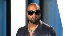 En esta foto de archivo tomada el 9 de febrero de 2020, Kanye West asiste a la Fiesta de los Óscar de Vanity Fair luego de la 92 entrega anual en el Centro de Artes Escénicas Wallis Annenberg en Beverly Hills. En esta foto de archivo tomada el 9 de febrero de 2020, Kanye West asiste a la Fiesta de los Óscar de Vanity Fair luego de la 92 entrega anual en el Centro de Artes Escénicas Wallis Annenberg en Beverly Hills.