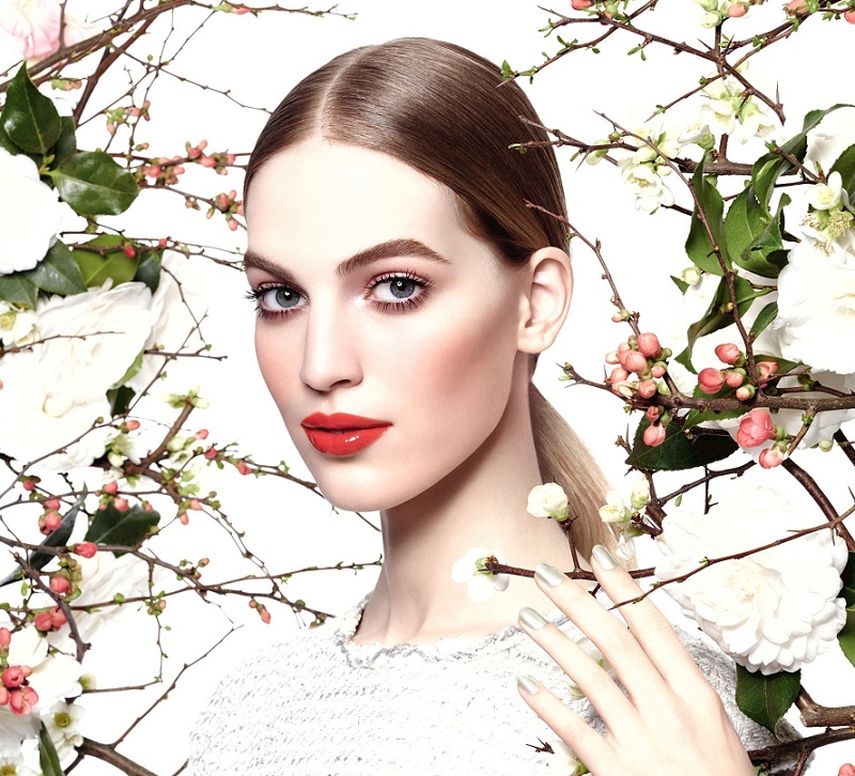 Chanel apuesta por un look romántico en primavera. El Jardin de Chanel es un colorete de rosa suave combinado con un rosa más intenso. (CHANEL). 