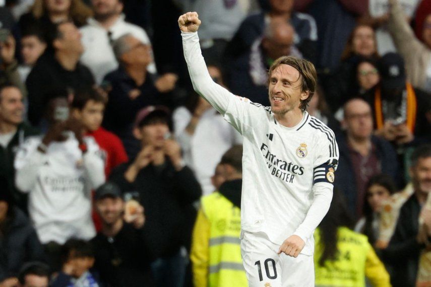 El croata Luka Modric celebra luego de anotar el primer gol del Real Madrid en un partido contra el Girona, el 23 de febrero de 2025.