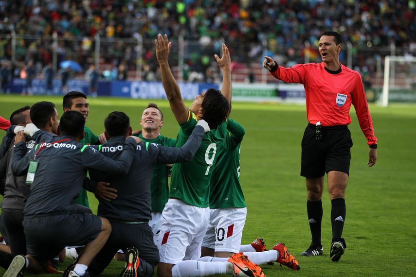 La selección del altiplano aprovechó la ausencia de Lionel Messi para quedarse con la victoria.