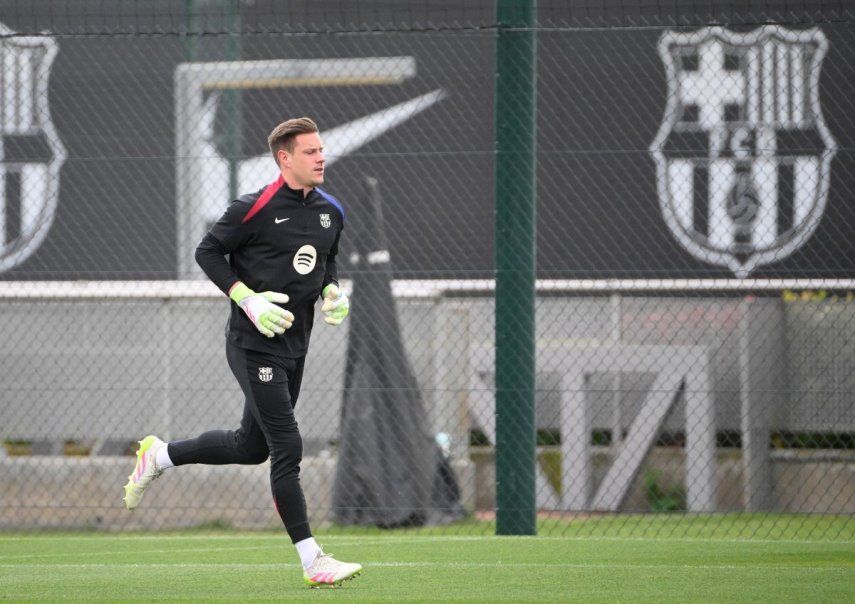El alemán Marc-Andre Ter Stegen, del Barcelona, durante una práctica del equipo, el 10 de mayo de 2025.