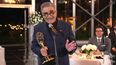 En esta imagen de video del domingo 20 de septiembre del 2020, cortes&iacute;a de la Academia de las Artes y Ciencias Televisivas, Eugene Levy recibe el premio al mejor actor en una serie de comedia por Schitts Creek durante la transmisi&oacute;n de la 72 edici&oacute;n de los premios Emmy.&nbsp;