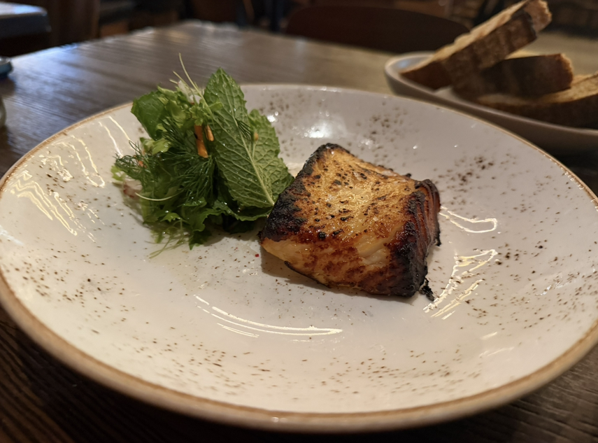 Lubina con miso y brisket ahumado.