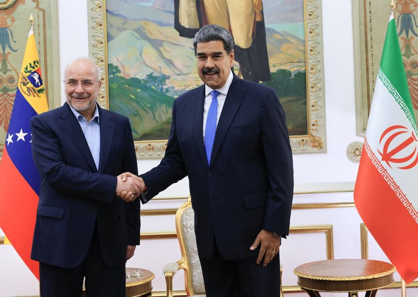 El dictador Nicolás Maduro durante una reunión con el presidente del Parlamento de Irán, Mohammad Baqer Ghalibaf, en Caracas, Venezuela, el 2 de junio de 2025