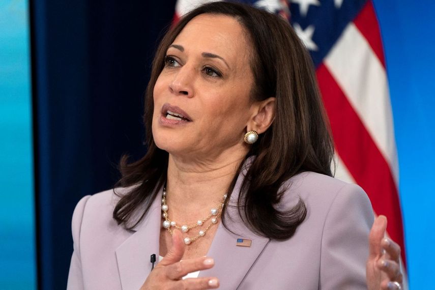 La vicepresidenta Kamala Harris habla en la Casa Blanca.