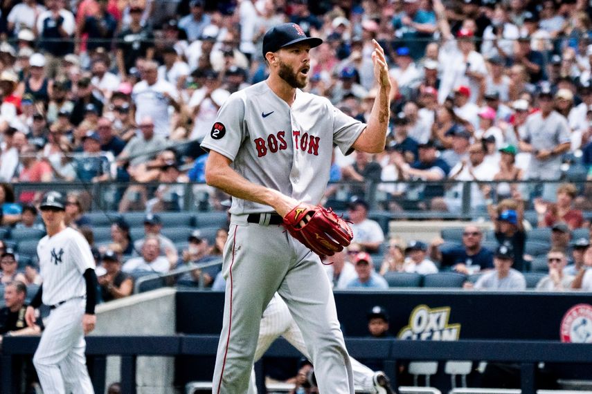 El abridor de los Medias Rojas Chris Sale se lamenta después de sufrir una lesión en la mano durante la primera entrada de un juego contra los Yanquis el 17 de julio de 2022 en Nueva York.&nbsp;