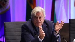 El Expresidente Luis Alberto Lacalle Herrera, es miembro del grupo Iniciativa Democrática de España y las Américas (IDEA).   