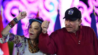 Daniel Ortega y Rosario Murillo en un acto en Managua el 30 de abril de 2025
