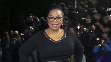 En esta foto del 13 de marzo de 2018, Oprah Winfrey posa al llegar al estreno de la pel&iacute;cula A Wrinkle In Time en Londres.&nbsp;