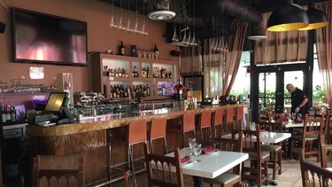 Vista interior de un restaurante en Coral Way, en el suroeste de Miami.