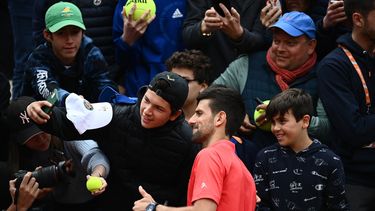 Novak Djokovic celebra el triunfo en octavos de final de Roland Garros