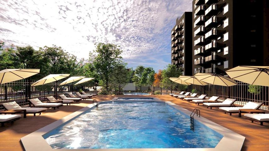 La piscina del complejo residencial Irlanda Apartments.&nbsp;