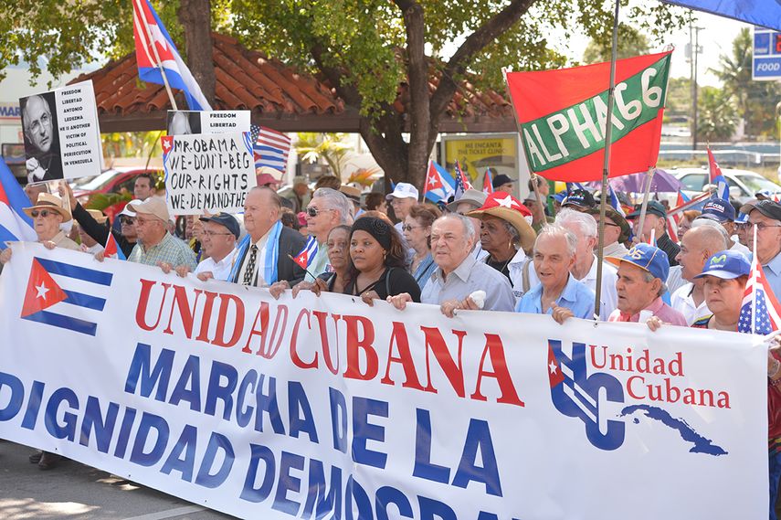 A la tradicional conmemoración acudieron en esta oportunidad también opositores venezolanos, que se unieron en el esfuerzo de reclamar libertad para “pueblos oprimidos por dos regímenes dictatoriales”. (ÁLVARO MATA)