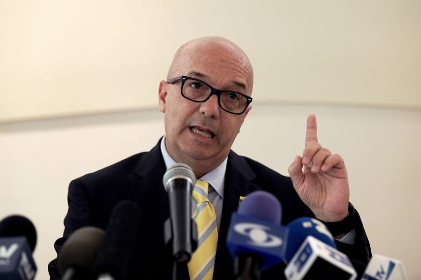 El venezolano Iván Simonovis habla durante una conferencia de prensa en Washington.