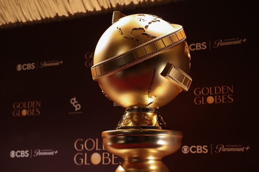 Un Golden Globes de gran tamaño se exhibe antes del evento de anuncio de nominaciones para la 83.ª edición de los Premios Golden Globes en Beverly Hills, California, el 8 de diciembre de 2025. &nbsp; &nbsp;