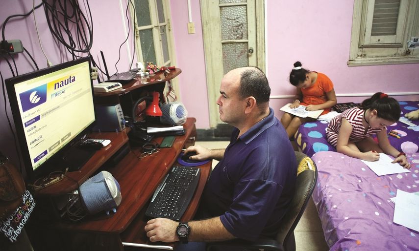 En Cuba prácticamente ningún hogar puede pagar 115 dolares por 30 horas mensuales de internet.