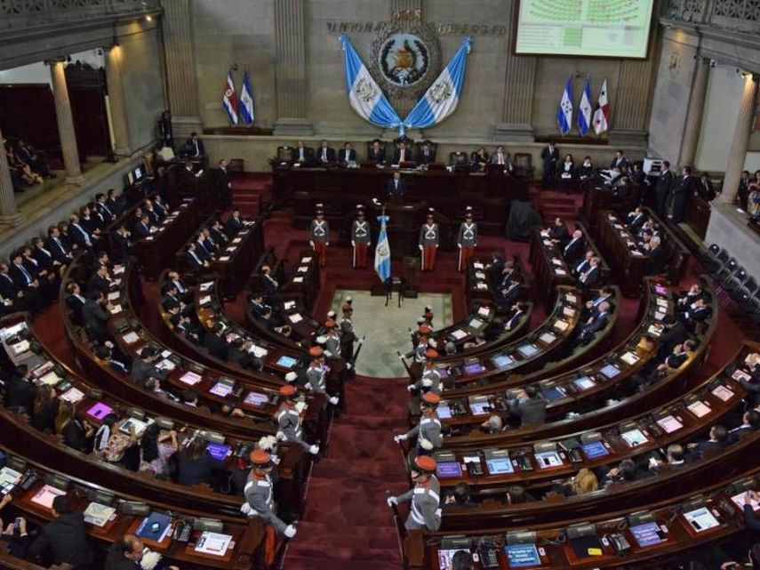 Durante una sesión plenaria celebrada este jueves, los diputados aprobaron, con 86 votos a favor, este punto, propuesto por el opositor Erick Lainfiesta, de la bancada Encuentro por Guatemala (CORTESÍA)