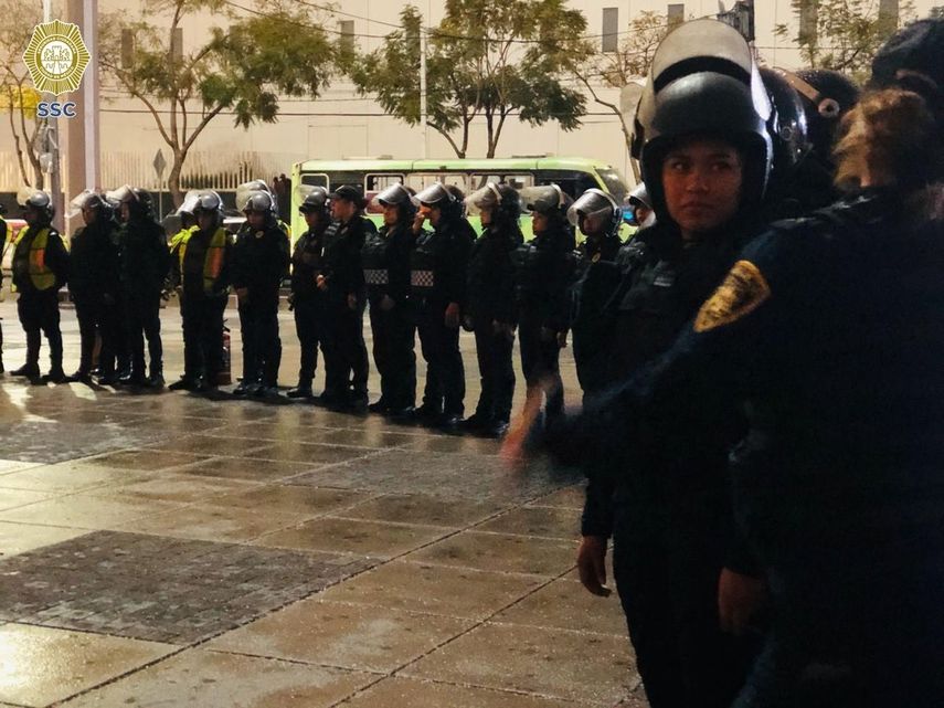 Polic&iacute;as antidisturbios en Ciudad de M&eacute;xico