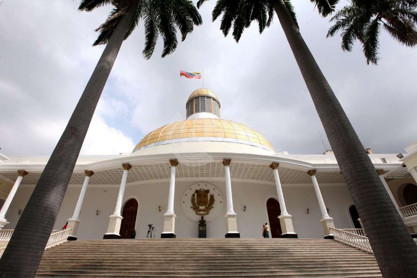 El Parlamento analizaría la posibilidad de enjuiciar al jefe del Estado venezolano