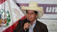 Pedro Castillo da una conferencia de prensa en la sede de su campaña en Lima, Perú.