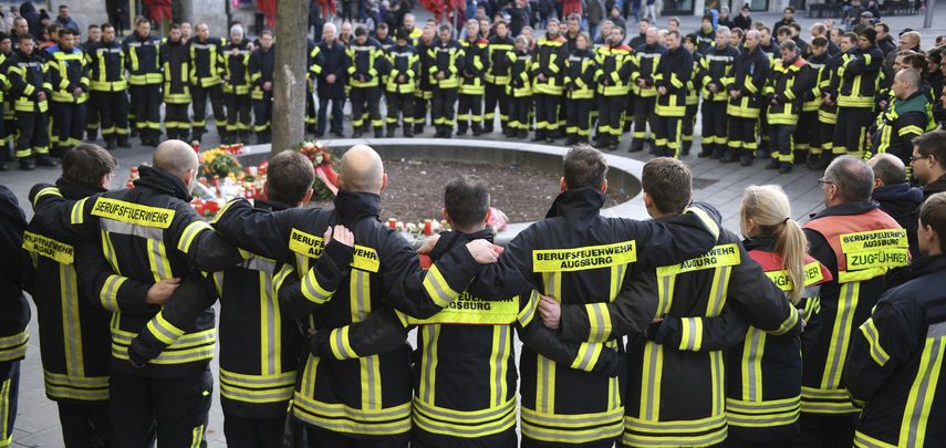 La vigilia en Augsburg, Alemania en memoria de un bombero que fue asesinado, el 8 de diciembre del 2019.&nbsp;