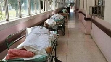 Colapsa la morgue del hospital de Manzanillo en pleno rebrote de COVID-19