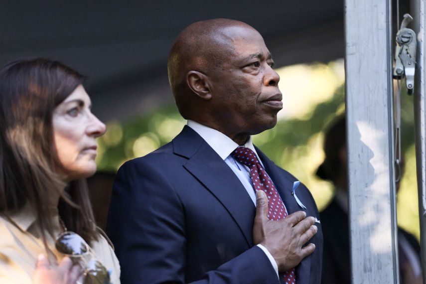 El alcalde de la ciudad de Nueva York, Eric Adams, asiste a la Ceremonia Anual de Conmemoración del 11-S en el Memorial y Museo Nacional del 11-S el 11 de septiembre de 2025 en la ciudad de Nueva York.