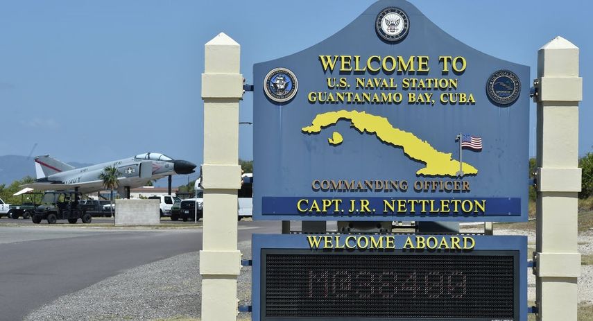 La Base Naval de Guantánamo fue establecida cuando EEUU ocupó Cuba tras derrotar al ejército español en la Guerra hispano-estadounidense.