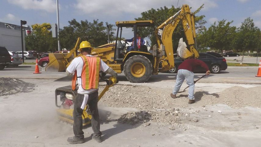 El jueves concluyeron  la reparación de la tubería rota en Hialeah. (Alvaro Mata)