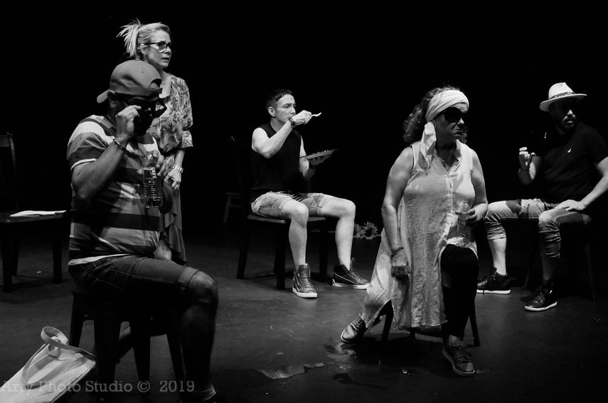 Qu&eacute; te importa que te ame se presentar&aacute; en Artefactus Black Box los d&iacute;as 25 Y 26. 8:30 p.m., y 27 de octubre, a las 5:00 p.m.