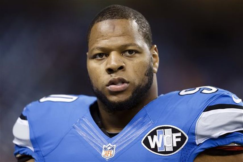 A Suh se le considera como el mejor jugador defensivo de su generación en la NFL. (AP)