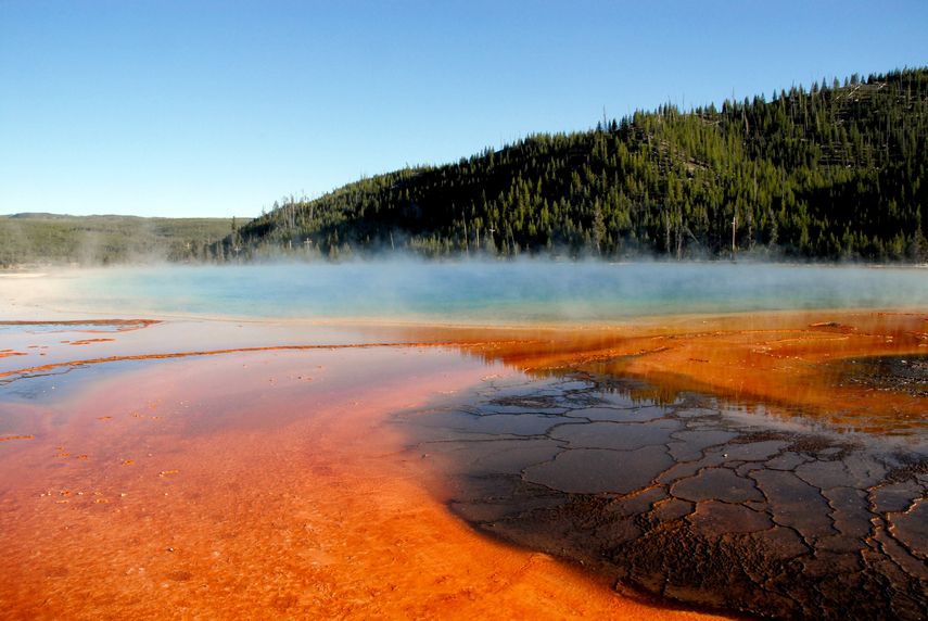 Los turistas suelen llevarse un recuerdo imborrable de los colores del Grand Prismatic Spring.