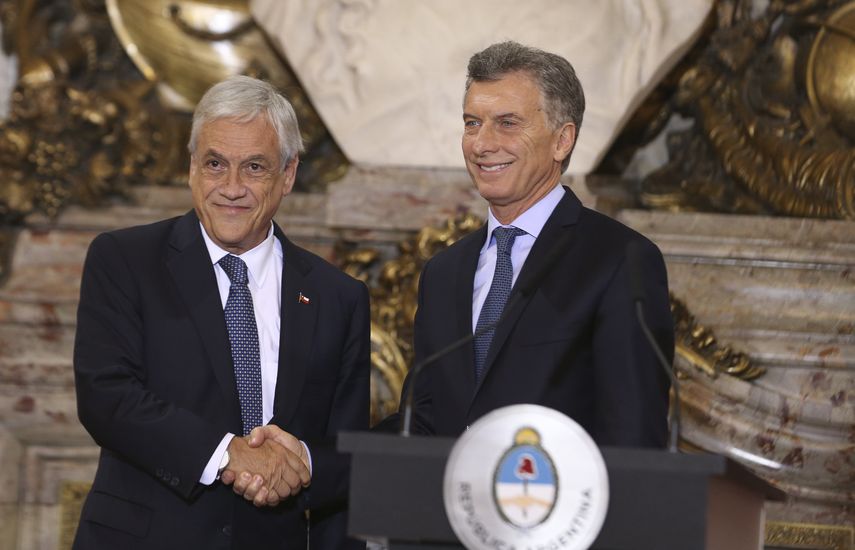 El presidente de Argentina, Mauricio Macri, en una comparecencia ante la prensa junto a su par chileno, Sebastián Piñera.