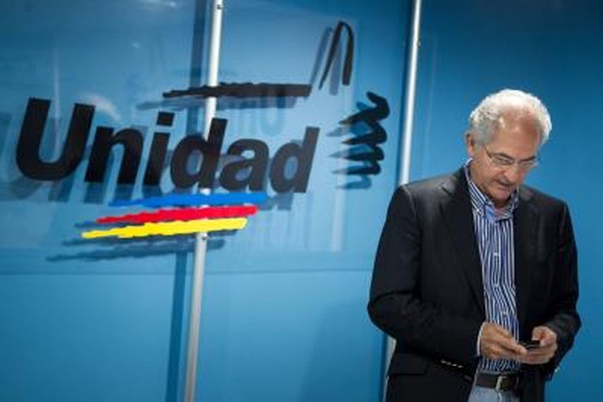 Antonio Ledezma, alcalde metropolitano de Caracas, fue detenido en febrero de 2015 por presunta conspiración contra el gobernante Nicolás Maduro. Actualmente cumple la pena de casa por cárcel (EFE)