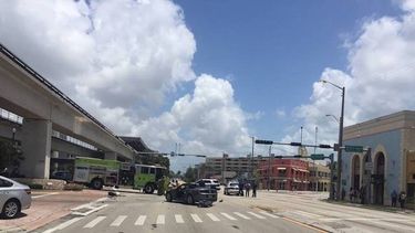 Las autoridades dijeron que tres personas&nbsp;se encuentran&nbsp;en estado crítico.